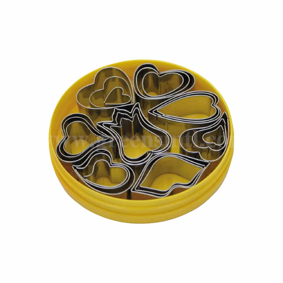 SCHNEIDER Decorating Cookie Cutters Heart Set of 24